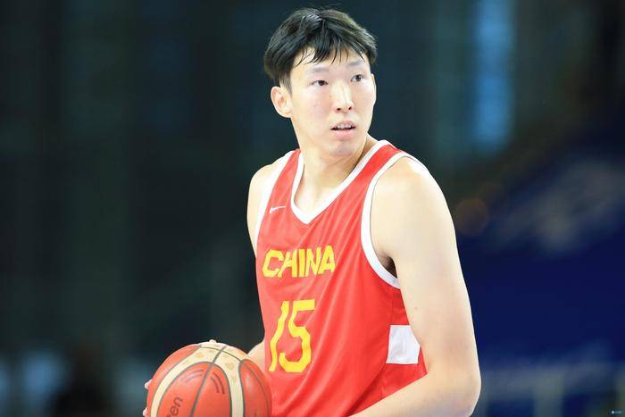 在导演莱利;斯特恩斯的执导下，影片中充满了无数的台词上的笑料